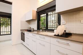 1 BR with Patio in City Center by FeelHome