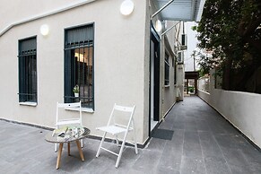 1 BR with Patio in City Center by FeelHome