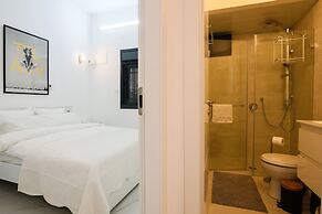 1 BR with Patio in City Center by FeelHome