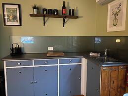 Sutton Spring Art Retreats