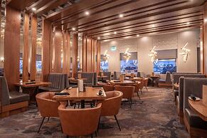 Sandman Signature Ottawa Airport Hotel