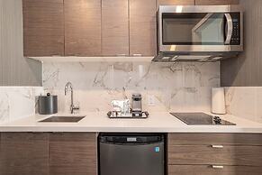 Sandman Signature Ottawa Airport Hotel