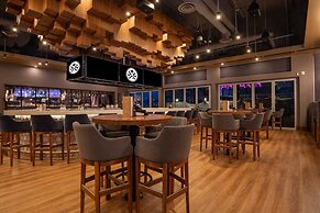 Sandman Signature Ottawa Airport Hotel