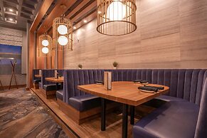 Sandman Signature Ottawa Airport Hotel