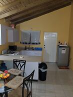 Cozy Getaway In New Harbor village