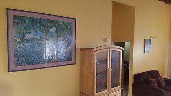 Cozy Getaway In New Harbor village