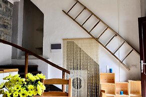 JOIVY Grandpa Rock House