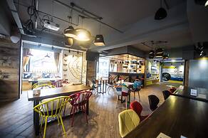 T&Q Hostel Broad and Narrow Alley Branch