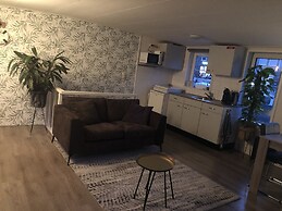 Slapen in eigentijds woonboot hotel