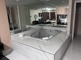 Falls Lodge and Suites