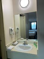 Falls Lodge and Suites