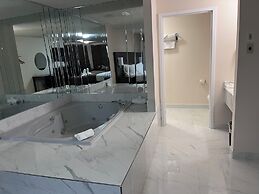 Falls Lodge and Suites