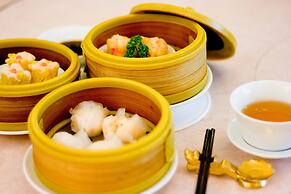 Jolly Suites Petkasem