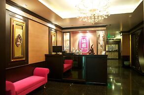 Jolly Suites Petkasem