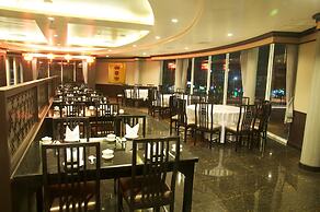 Jolly Suites Petkasem