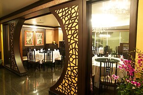 Jolly Suites Petkasem