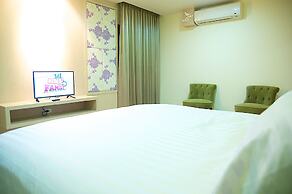 Jolly Suites Petkasem