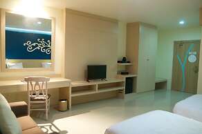 Jolly Suites Petkasem