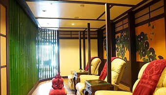 Jolly Suites Petkasem