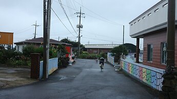 Blue Island Guesthouse - Hostel