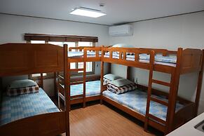 Blue Island Guesthouse - Hostel