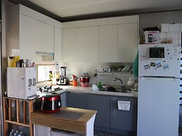 Blue Island Guesthouse - Hostel