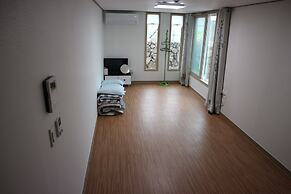 Blue Island Guesthouse - Hostel