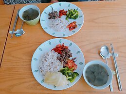 Blue Island Guesthouse - Hostel