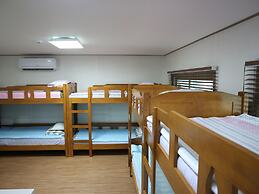 Blue Island Guesthouse - Hostel