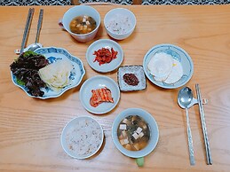 Blue Island Guesthouse - Hostel