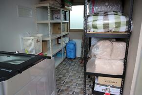 Blue Island Guesthouse - Hostel