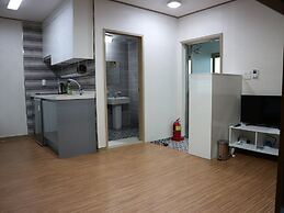 Blue Island Guesthouse - Hostel