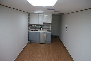 Blue Island Guesthouse - Hostel