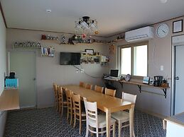 Blue Island Guesthouse - Hostel