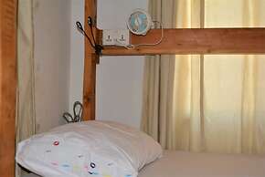 Tulia House - Hostel