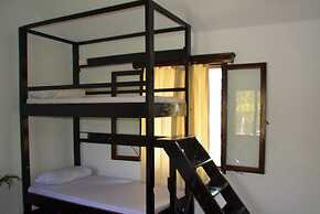 Tulia House - Hostel