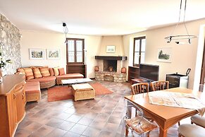 Apartment With Pool Ai Pignoi 1st floor