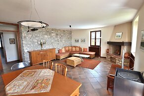 Apartment With Pool Ai Pignoi 1st floor