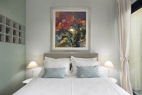 Under the shade of Acropolis