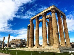 Under the shade of Acropolis