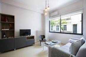 Under the shade of Acropolis