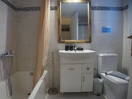 Homely Stay at Acropolis Museum