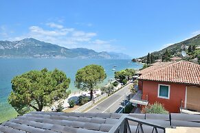 Greenery Loft With Lake View