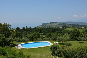 Residence Ai Vigneti With Pool