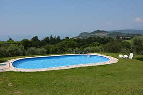 Residence Ai Vigneti With Pool