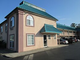 Delux Inn & Suites