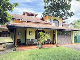 Gondolas Holiday Lanka