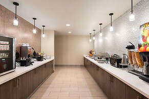 La Quinta Inn & Suites by Wyndham Clovis CA