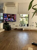 Huge and Beautiful sunny villa by beach