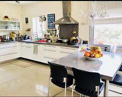 Huge and Beautiful sunny villa by beach